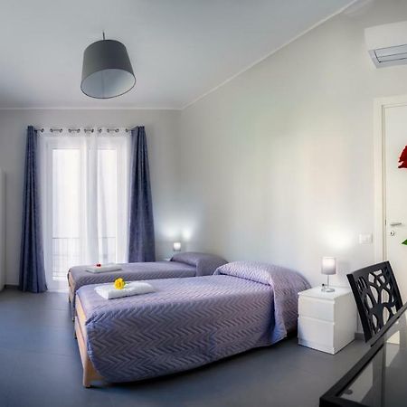 Dame Bed & Breakfast ซาแลร์โน ภายนอก รูปภาพ