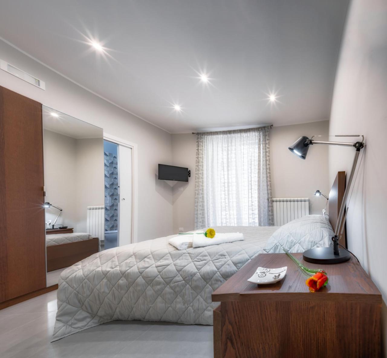 Dame Bed & Breakfast ซาแลร์โน ภายนอก รูปภาพ
