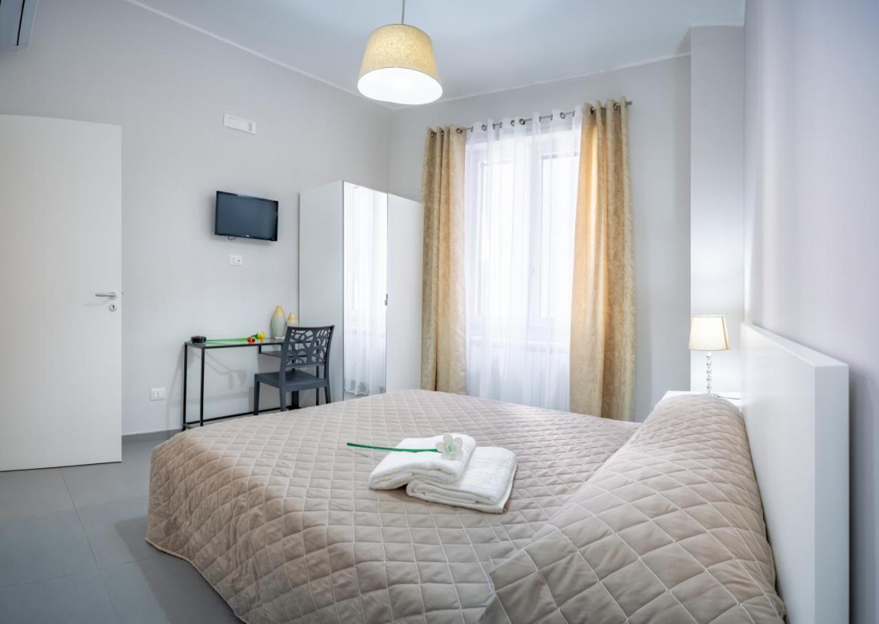 Dame Bed & Breakfast ซาแลร์โน ภายนอก รูปภาพ