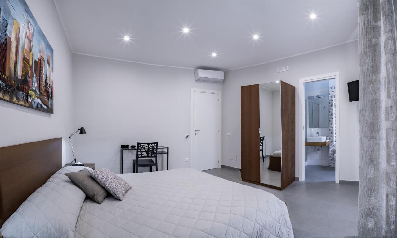 Dame Bed & Breakfast ซาแลร์โน ภายนอก รูปภาพ